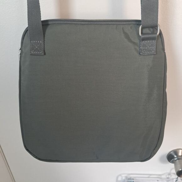 Baggallini Canyon Crossbody Gray Multi Pocket Adjustable Strap Travel - Picture 8 of 8